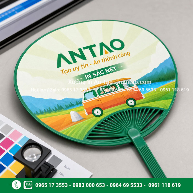Chất lượng in logo lên quạt Cận cảnh in logo lên quạt sắc nét bằng hệ màu CMYK